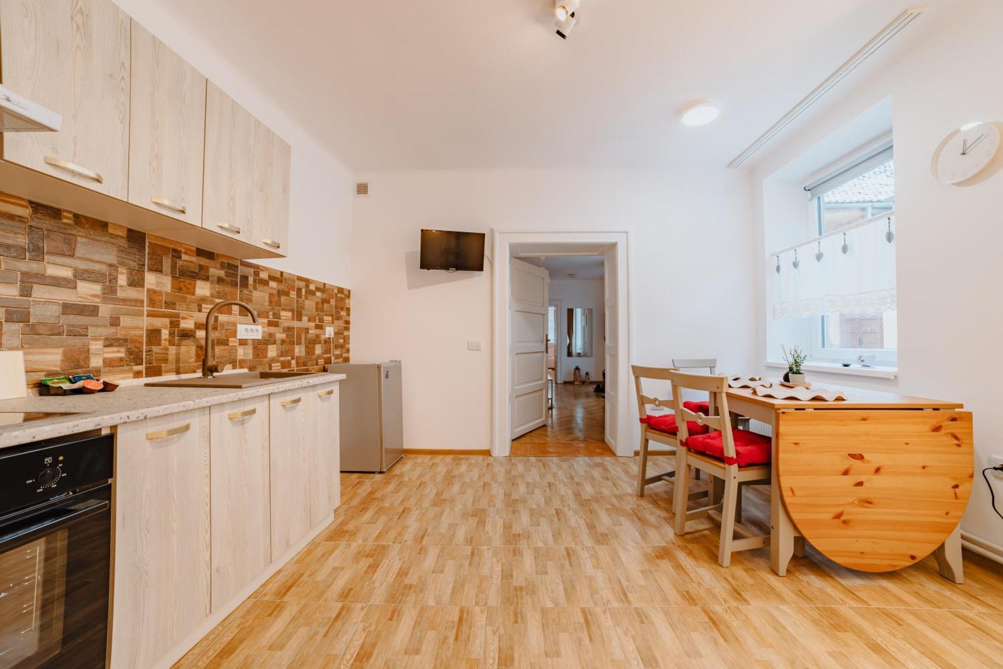 Anastasia Apartments With Parking บราชอฟ ภายนอก รูปภาพ